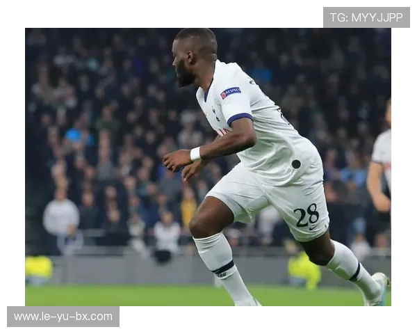 恩东贝莱化身中场技术流,脚下艺术引爆赛场焦点 恩东贝莱化身中场技术流,脚下艺术引爆赛场焦点