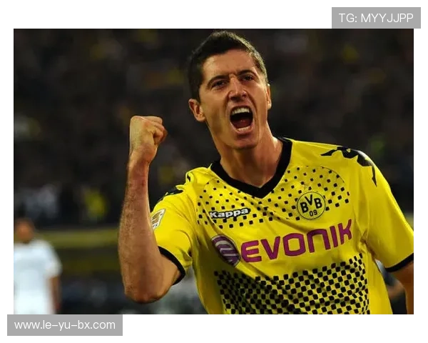 莱万多夫斯基欧冠铜靴表现惊艳，助力球队冲击新高